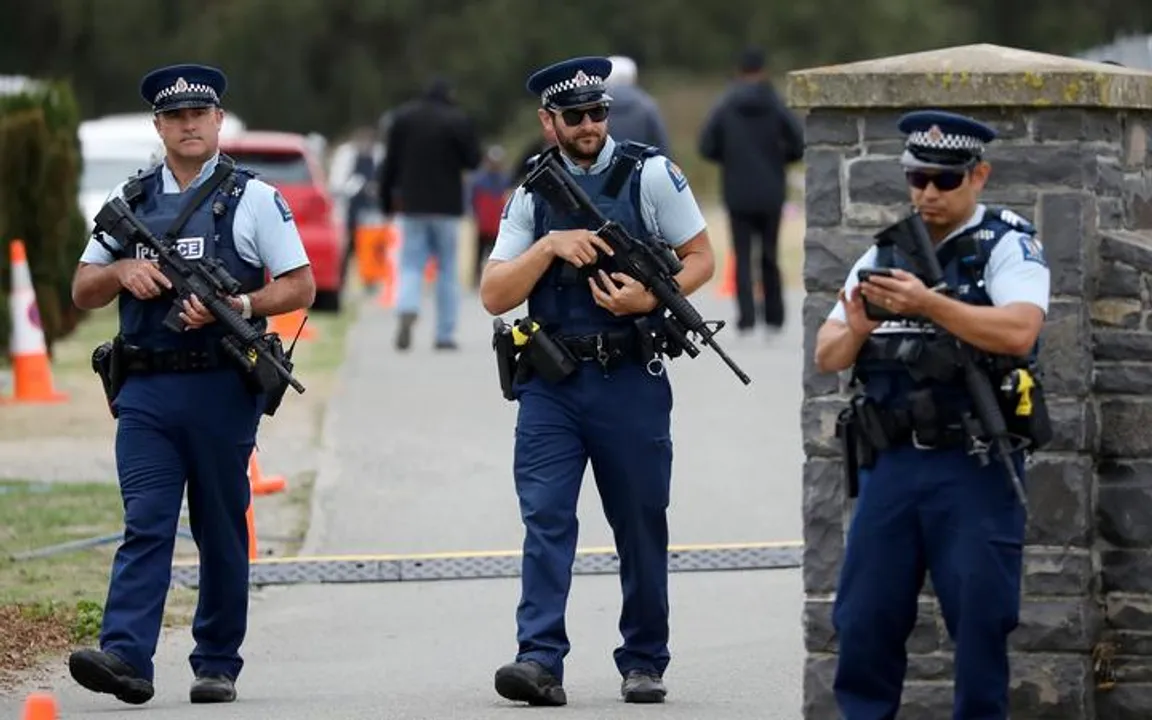  New Zealand police kill Sri Lankan Islamic State-inspired terrorist after he stabs 6 people in supermarket