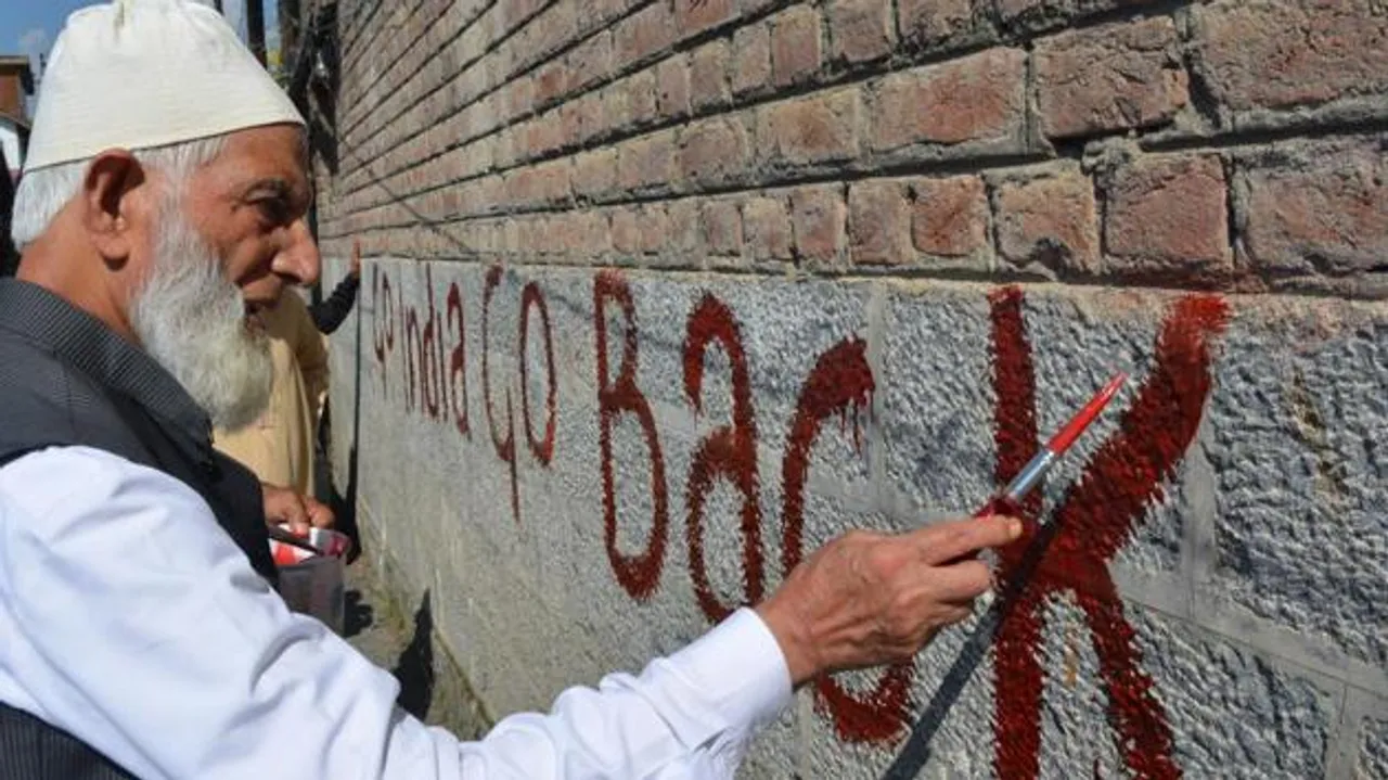  Kashmiri separatist leader Syed Ali Shah Geelani dies in Srinagar, internet suspended