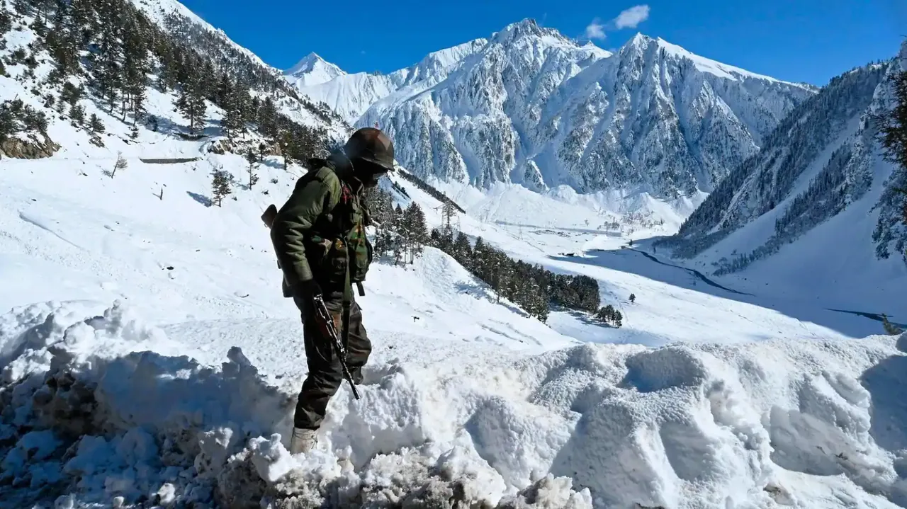  Don’t fight on hijab & saffron, it hurts us when we see such things: Indian army soldier’s final message before he died