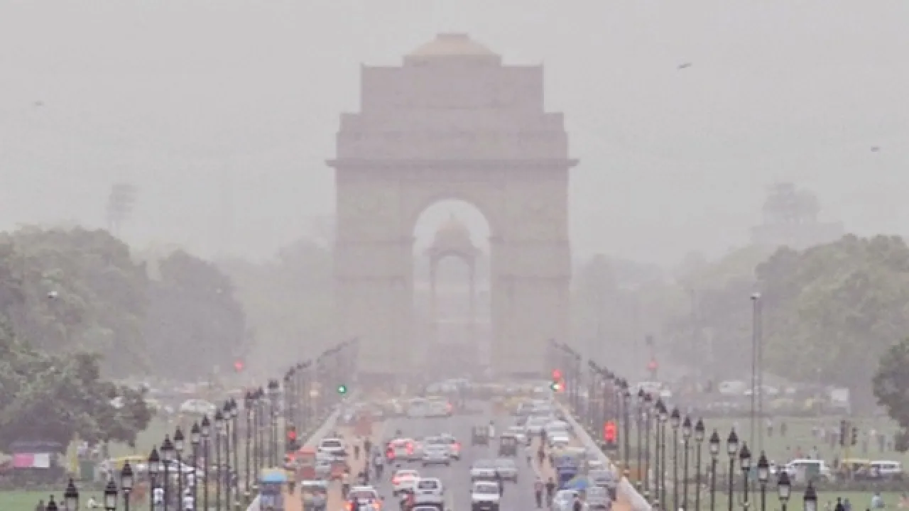  India has the 4th most polluted air among all countries on Earth; Delhi takes first place among capital cities