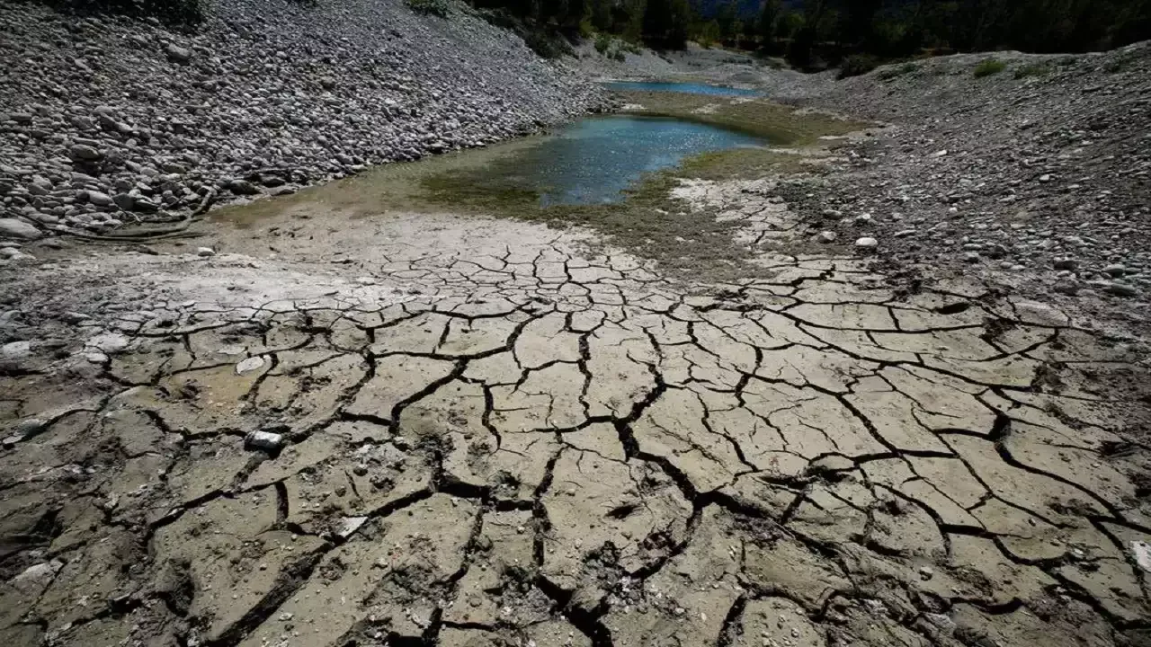  River dries up to expose unexploded WWII bomb in Italy as Europe faces worst drought in 500 years