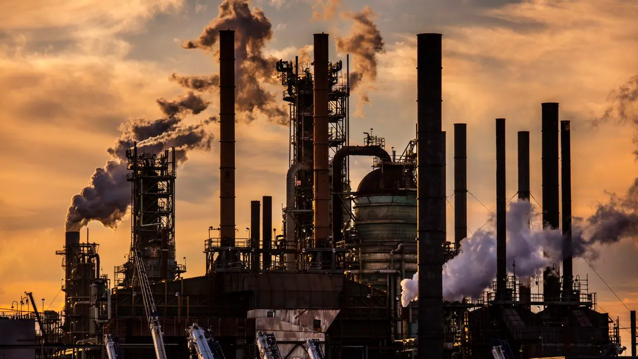  Indian govt saved ₹35,000 crores by importing Russian crude oil on discount following the Ukraine conflict: Report