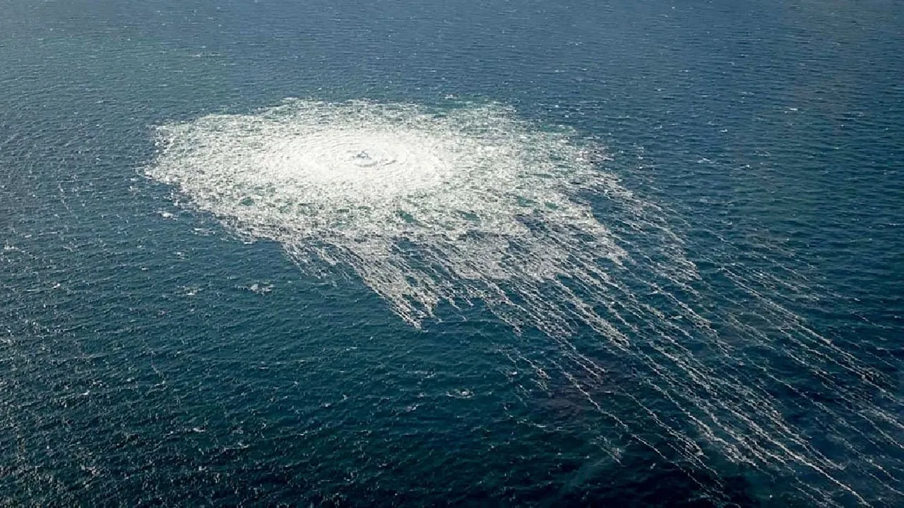  Nord stream-2, Under-ocean Gas Pipeline from Russia to Europe Sabotaged: Gas leak spotted
