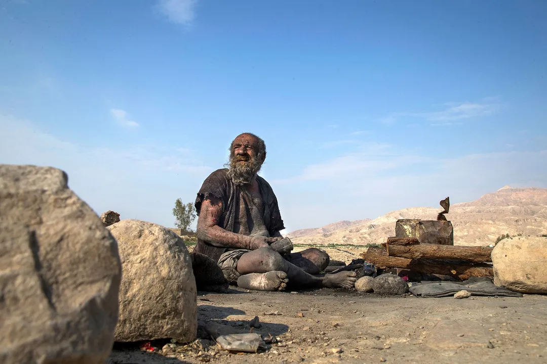  World’s dirtiest man who didn't shower for over 50 years, dies after taking bath at the age of 94 in Iran