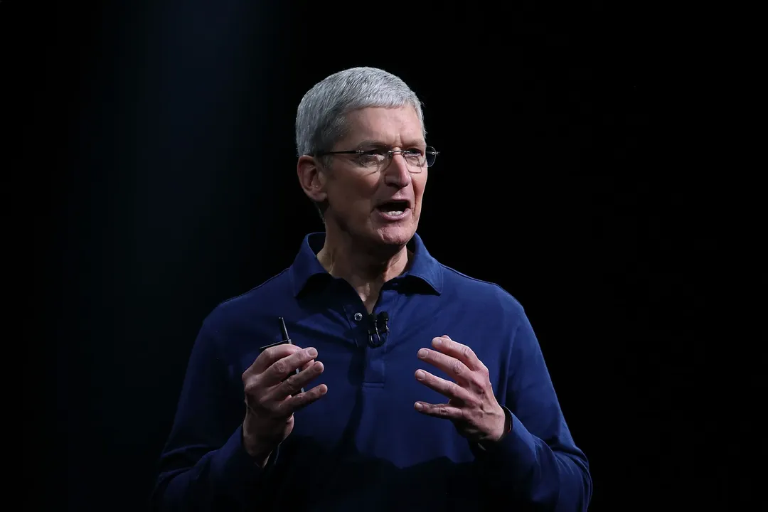  Apple CEO Tim Cook reduces his salary by ₹400 crores, while all firms are firing employees amid global layoffs