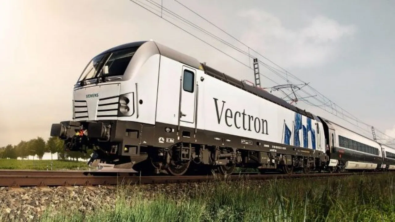  <strong>Siemens signs $3 billion deal to manufacture locomotives for Indian Railways</strong>