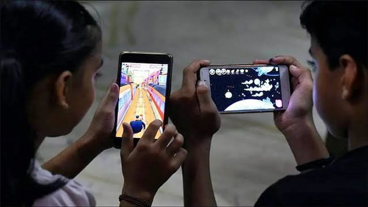  Indian government plans to force smartphone makers to allow removal of pre-installed apps and mandate screening of updates
