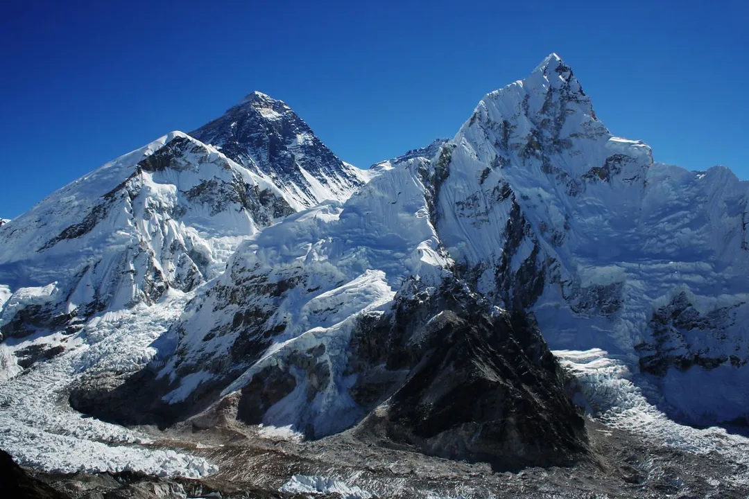  Scientists find mountains 3 to 4 times higher than Mount Everest