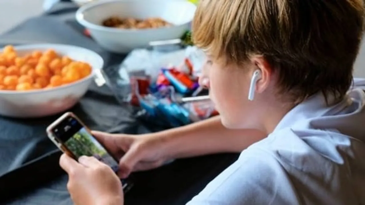  Teens who 'don't enjoy life' has doubled in the US due to social media: Report