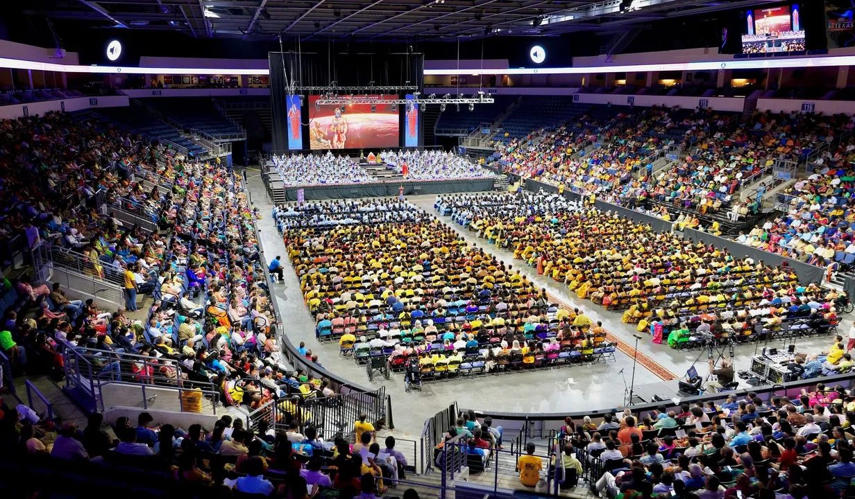  10,000 people gather in Texas to recite Bhagavad Gita to mark Guru Purnima