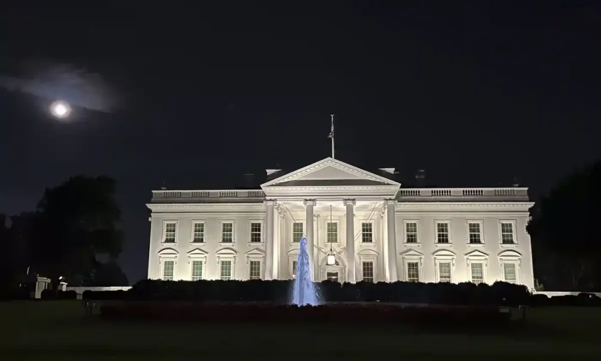  Suspected cocaine found inside White House, further investigation under way