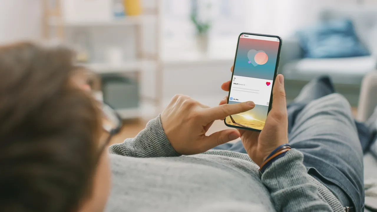  Scrolling Instagram, Twitter, and other social media apps mindlessly can lead to anxiety