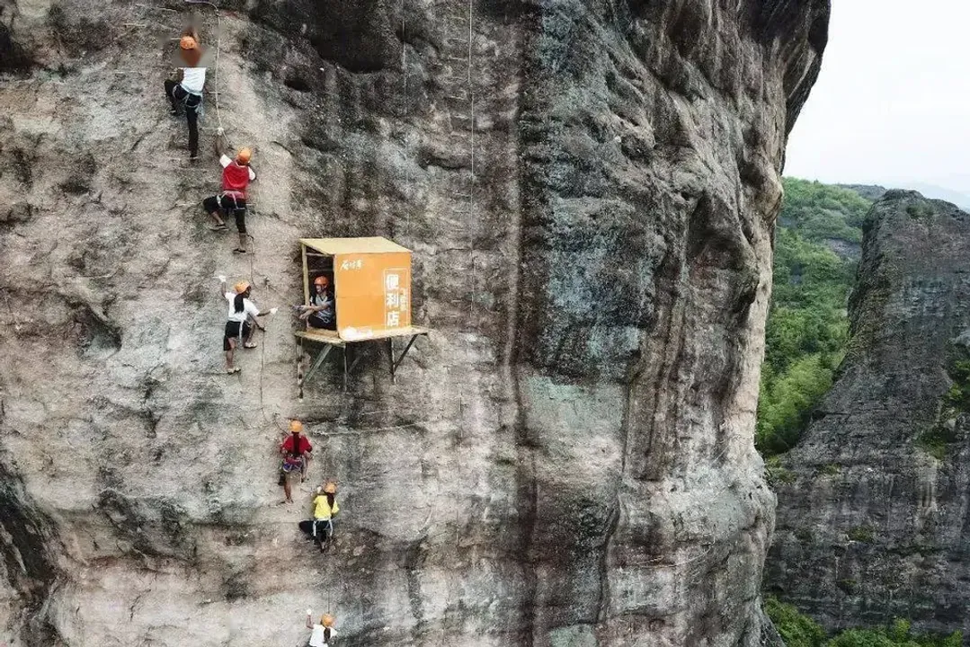  China's cliffside convenience store: Dubbed the world's 'most inconvenient'
