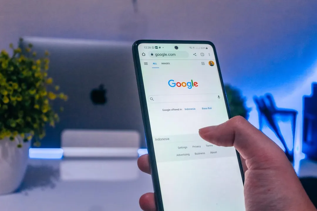  Google brings AI-powered search to India