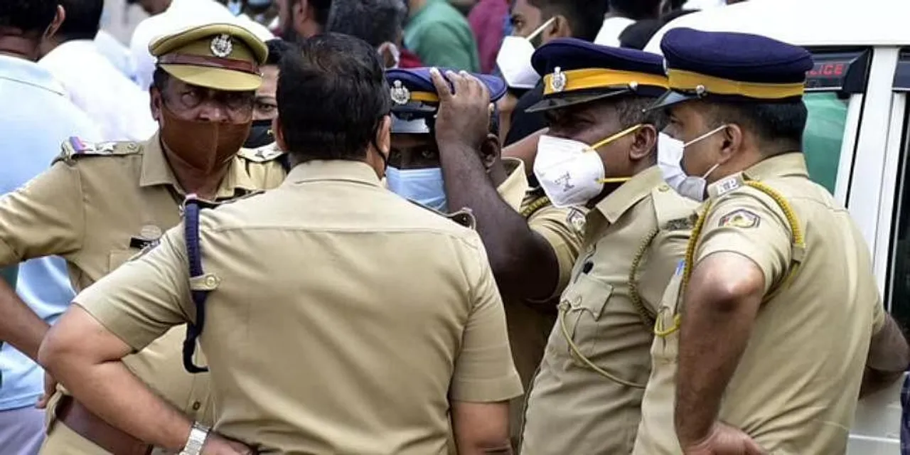  Kerala police arrests Karnataka police officers who came to arrest suspects