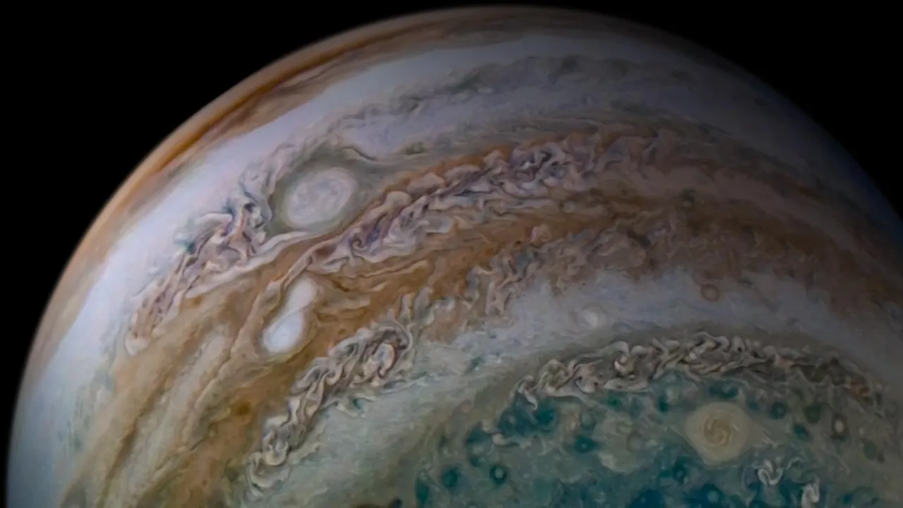  NASA's Juno probe shows amazing pictures of Jupiter and its storms up close