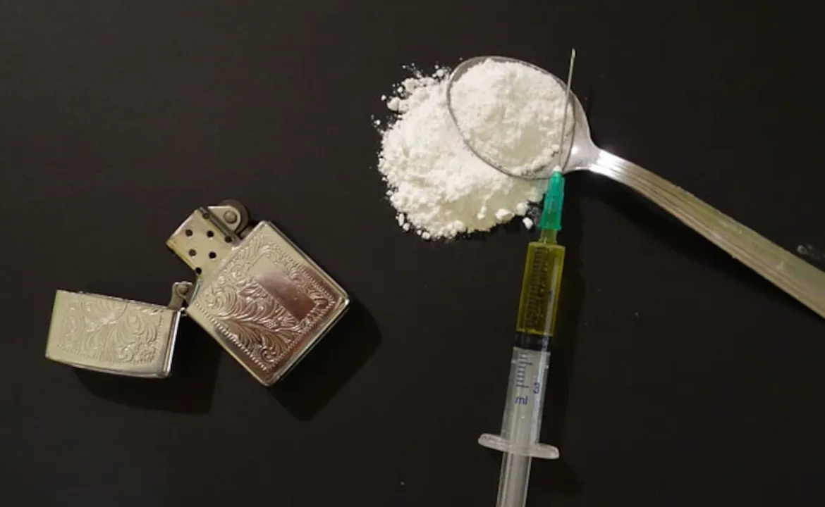  29 kg heroin seized, 2 Pak smugglers arrested along Pak border in Punjab