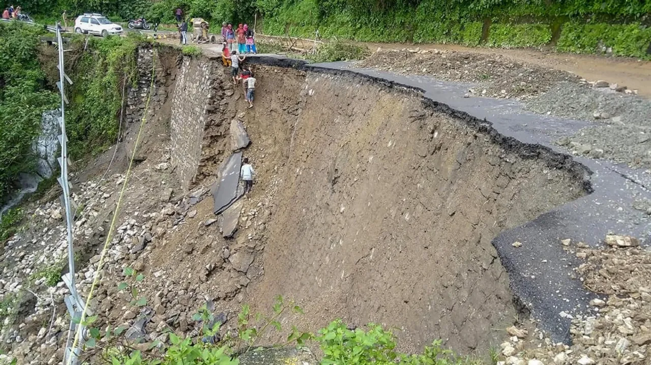  Major landslide hits Kedarnath Yatra route, several feared buried; Rescue operation underway