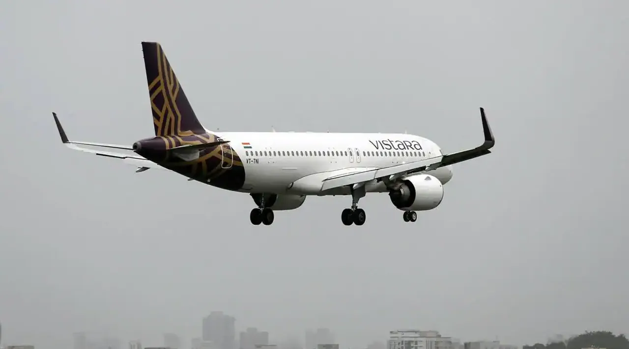  Alert women pilot saves over 300 lives in Delhi; 2 planes were 1.8 km apart