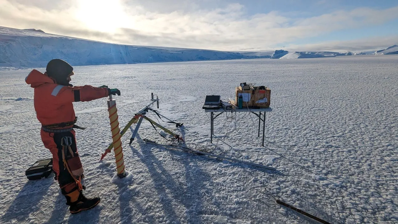  Experts alarmed as Antarctic sea-ice reaches 'mind-blowing' low