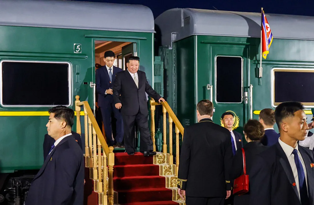  Kim Jong Un arrives in Russia on an armoured bulletproof train to discuss weapons with Putin