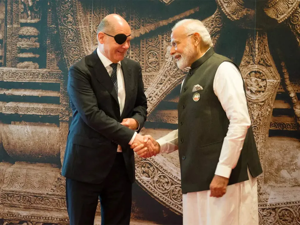  German Chancellor Olaf Scholz wears eye patch at G20 summit due to jogging accident