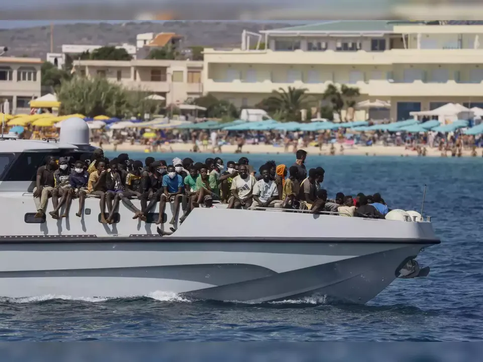  Italy faces wave of asylum seekers, EU Chief promises 'action plan'