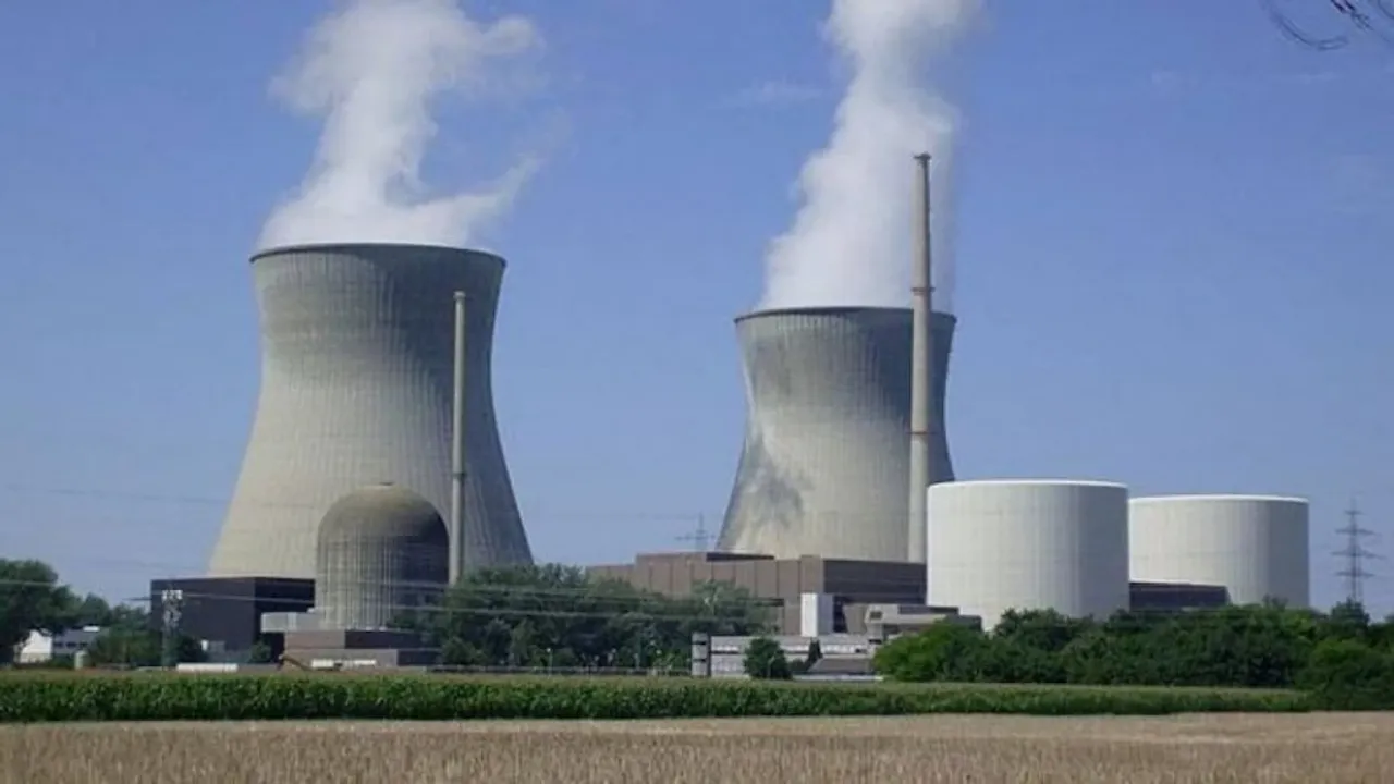  India is going to have its own 700 MWe Nuclear power plant starting at full capacity in Gujarat