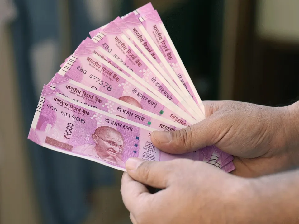  Amazon won't accept Rs. 2000 denomination on COD: Here's what to do with your 2000 notes