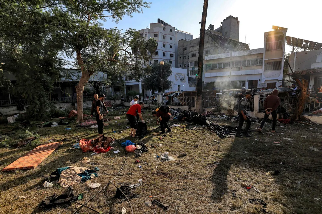  Israel and Hamas point fingers over Gaza hospital tragedy, 500 lives lost, sparking widespread protests