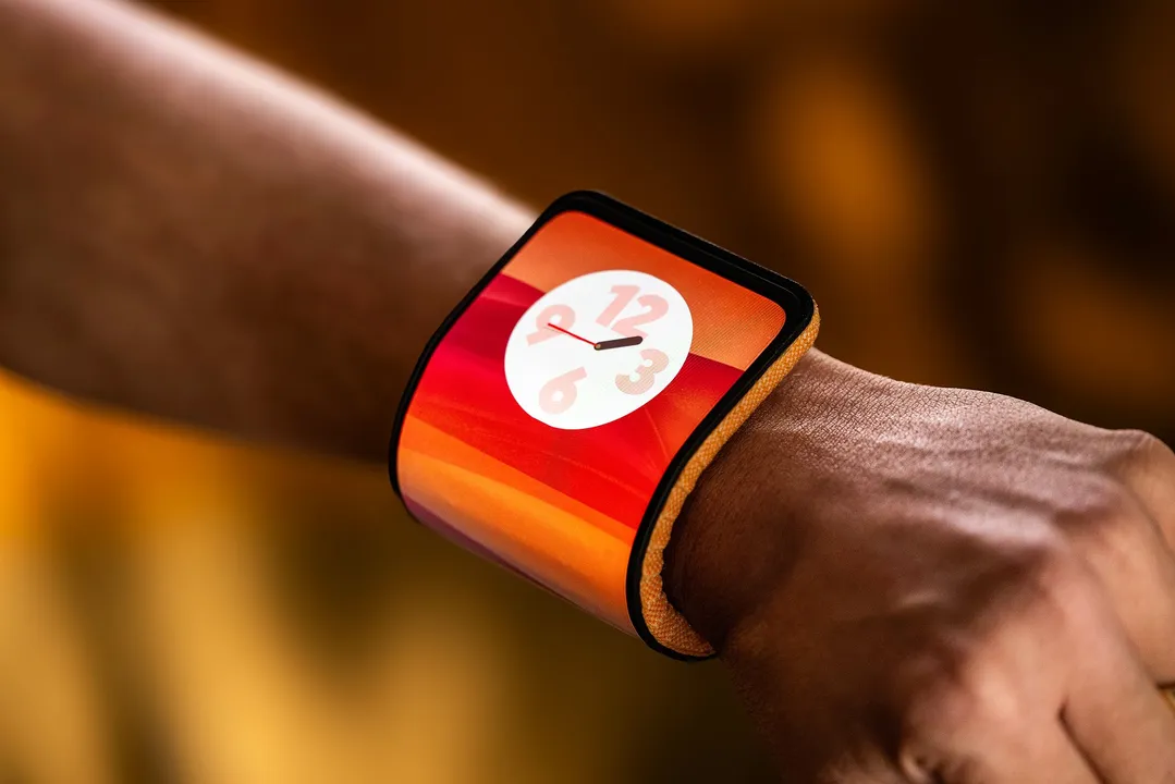  Motorola's wild new concept transforms phone into a wearable bracelet