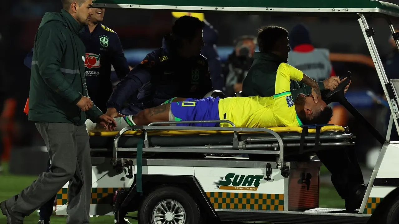  Neymar's participation in upcoming match against Mumbai City FC in doubt following knee injury