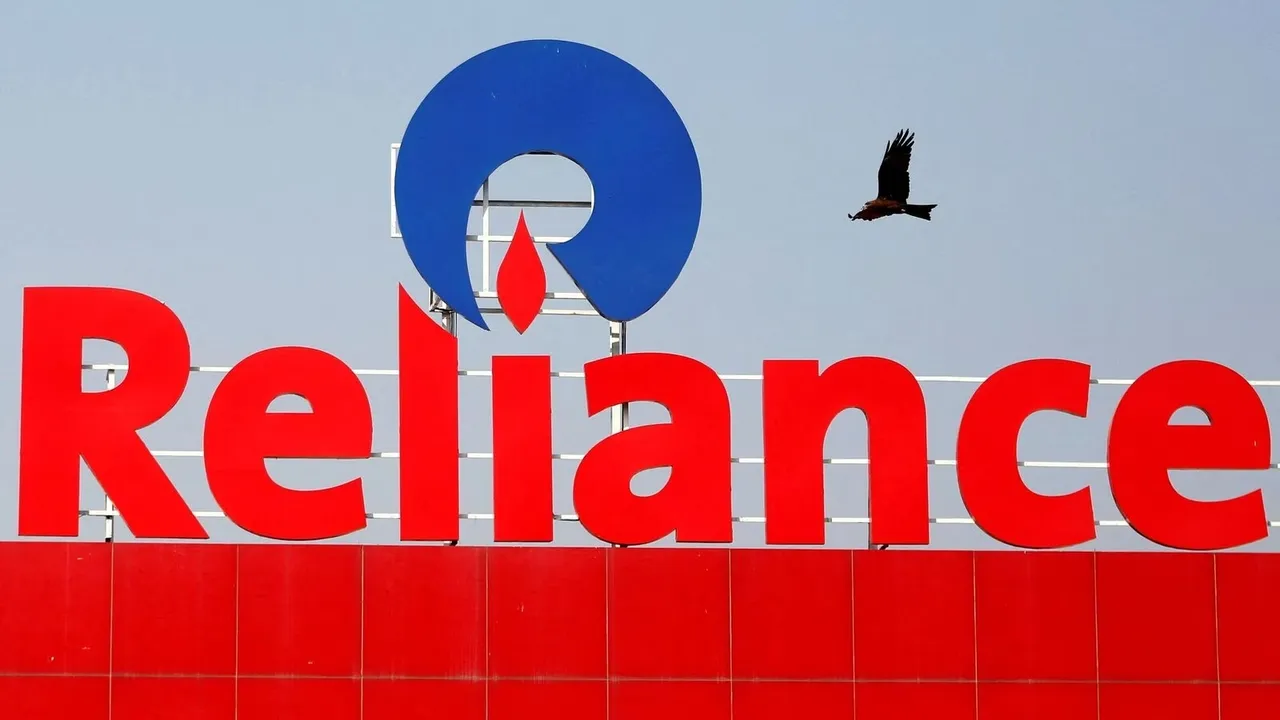  Reliance unveils swappable batteries for EVs that can power home appliances