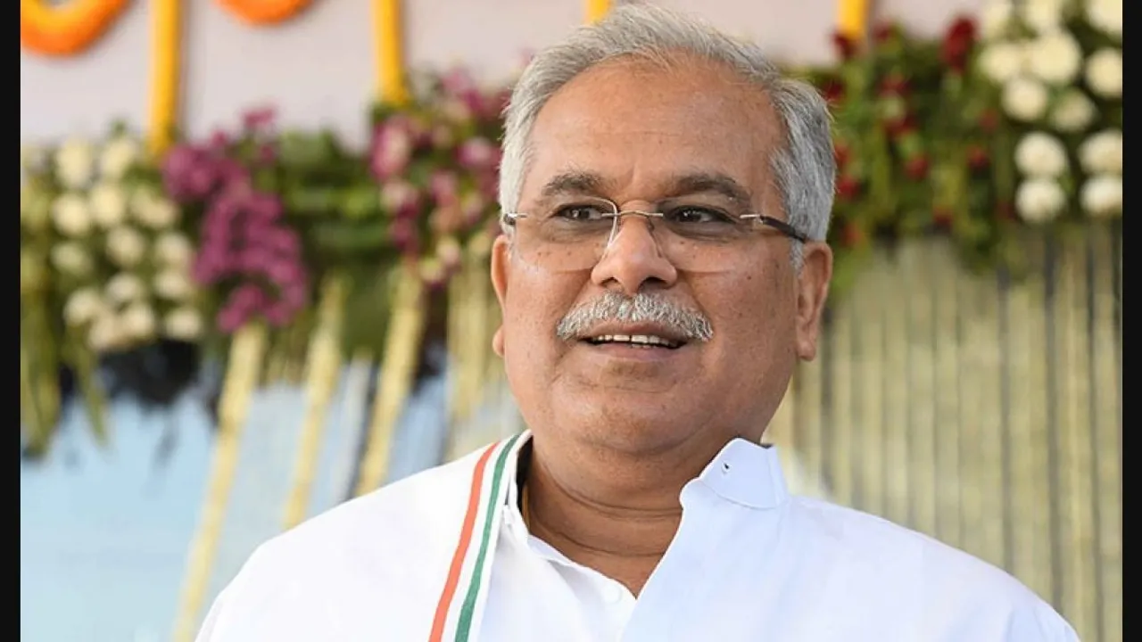  Chhattisgarh CM plays Candy Crush on his phone during Congress meeting