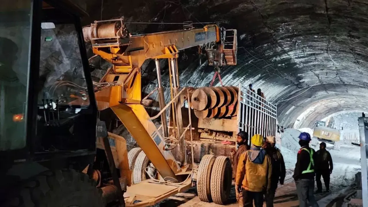  Uttarakhand tunnel collapse; American machine 'Auger' brought to save still trapped 40 Workers