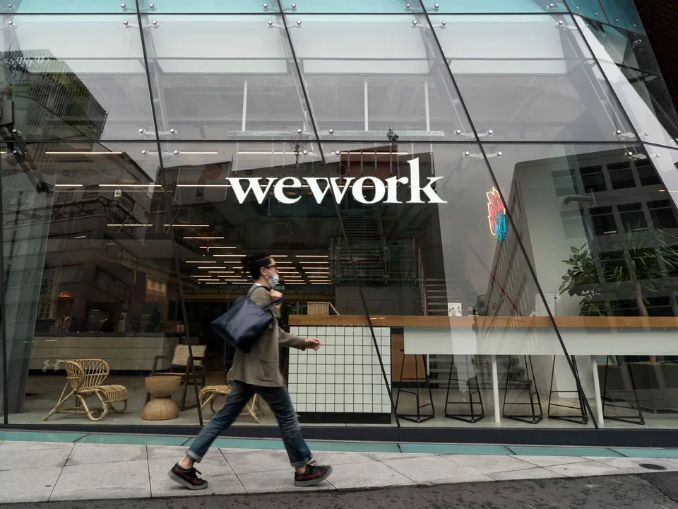  WeWork's stock drops 50%, expected to declare for bankruptcy next week