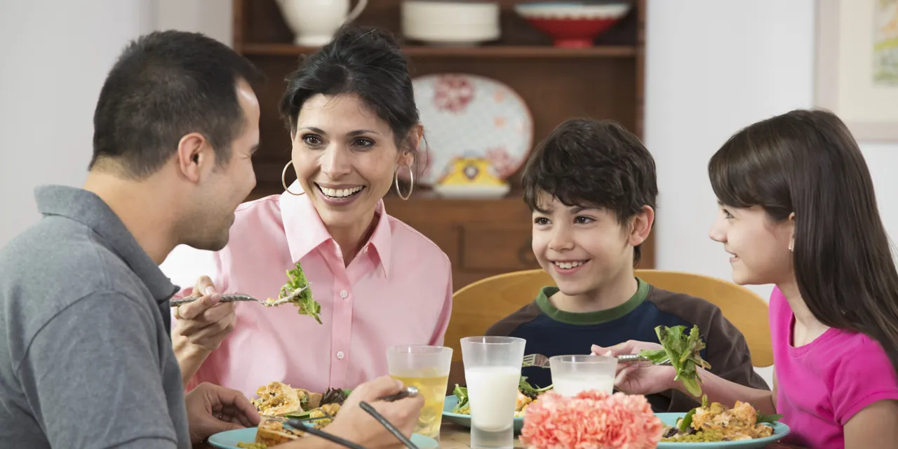  Eating dinner at 7pm can help you live longer, study finds