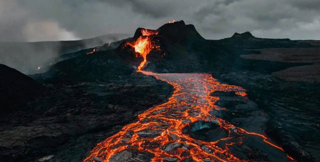  Tragedy strikes as Mount Marapi eruption claims 11 lives, 3 hikers miraculously rescued