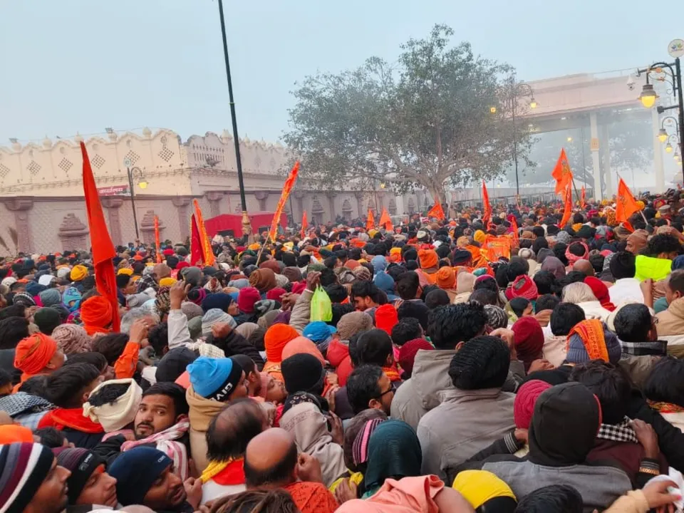 Entry to Ayodhya shut due to stampede-like situation as people break through security