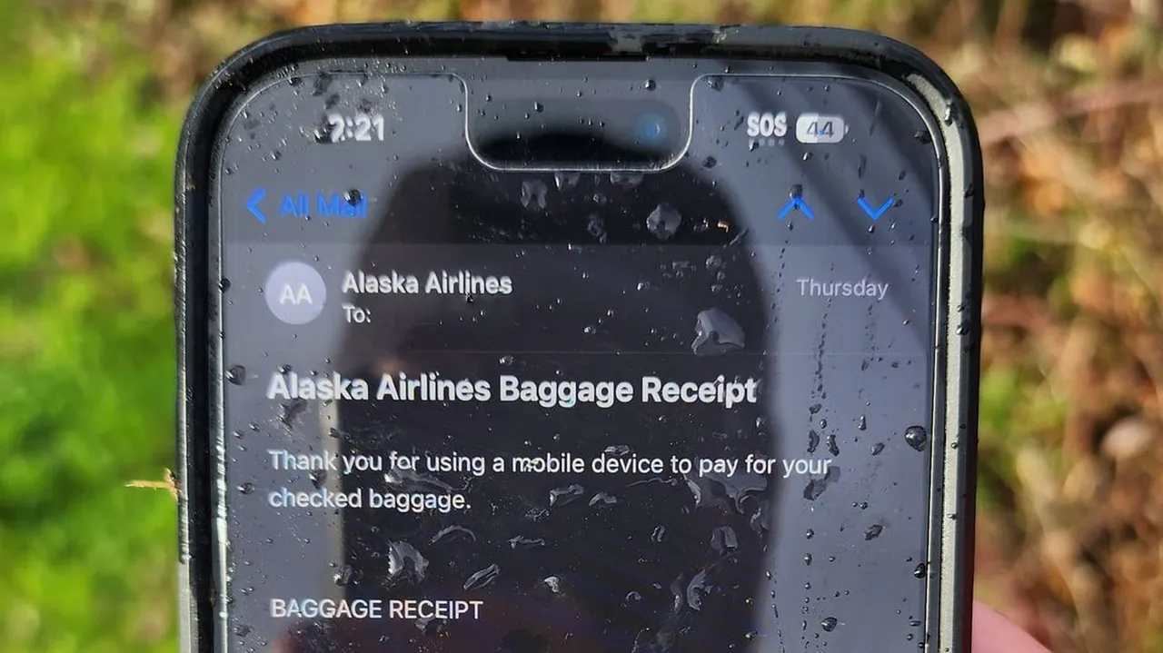  iPhone endures 16,000-foot fall from Alaska Airlines flight