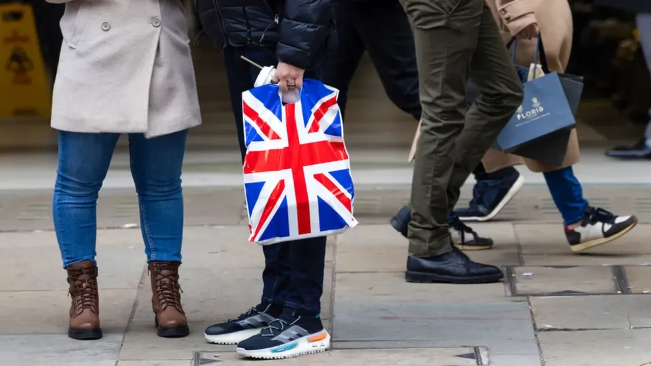  Following Japan, UK falls into recession with output contraction surpassing forecasts