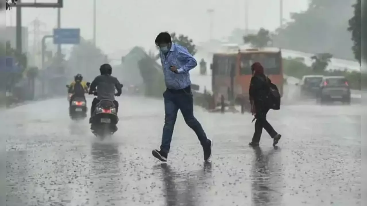  IMD issues avalanche alert in Jammu and Kashmir, heavy rain in Delhi