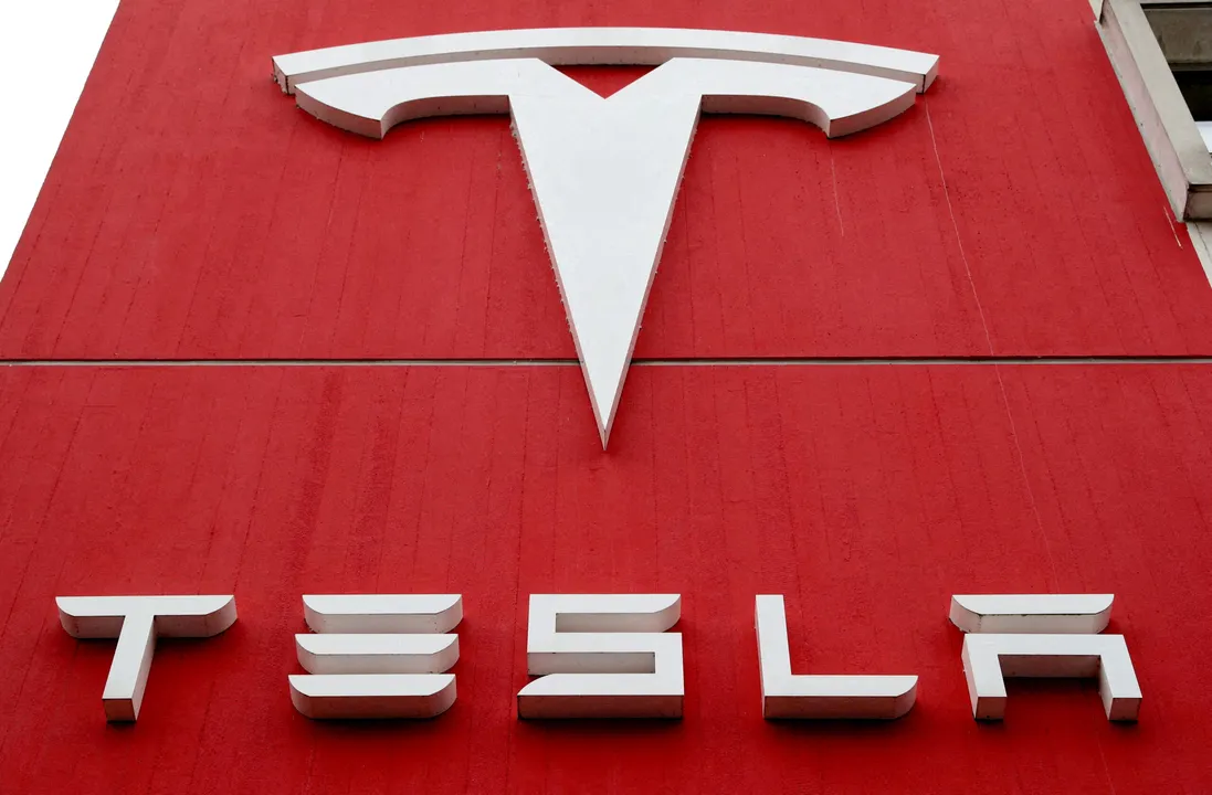  Tesla looks for local partners to produce rooftop solar panels in India