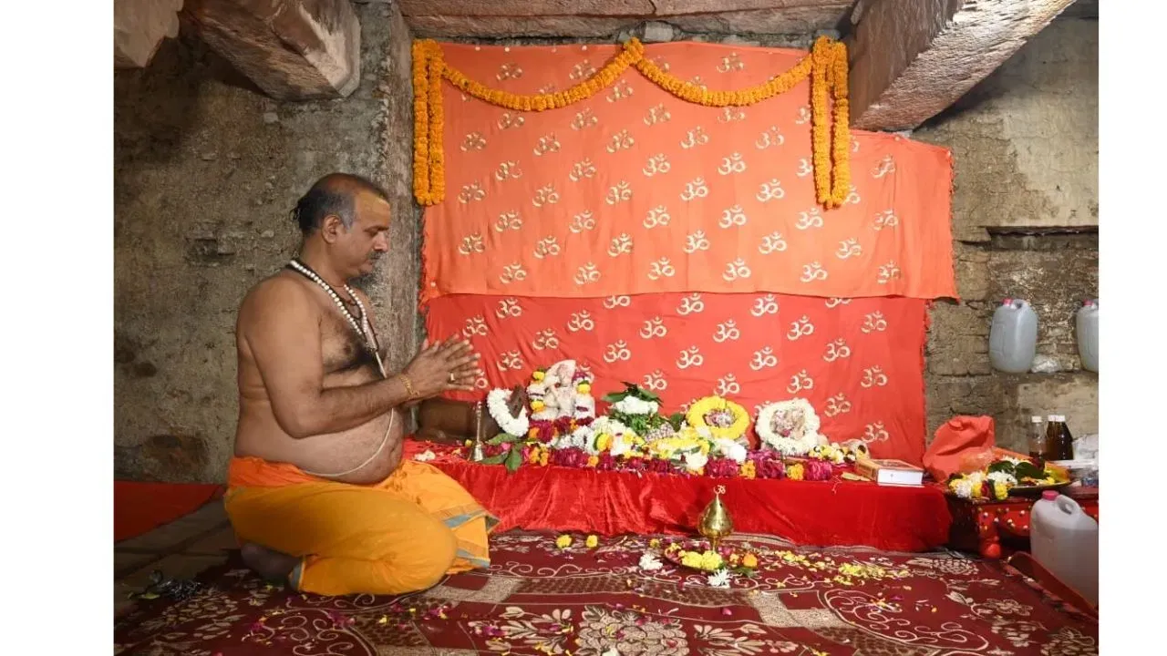  Gyanvapi Mosque Dispute: The Location and Contents of Vyas Ji Ka Tehkana