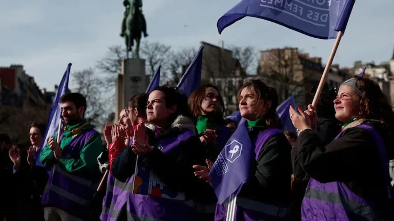  France becomes first country to make abortion a constitutional right
