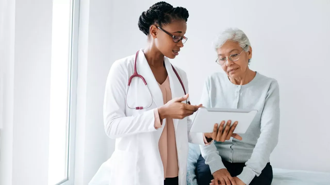  Study indicates that women have higher chance of survival when treated by female doctors