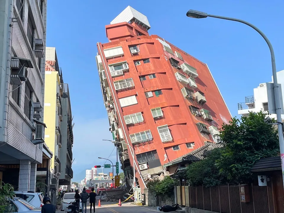  Powerful quake rocks Taiwan: 4 killed, 60 wounded in worst tremor in quarter century