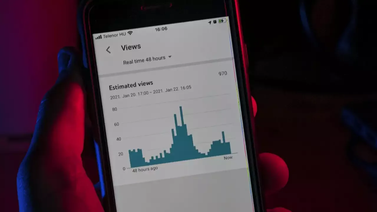  Chinese man makes over Rs 3 Cr in 4 months, uses 4600 phones to fabricate live-stream views