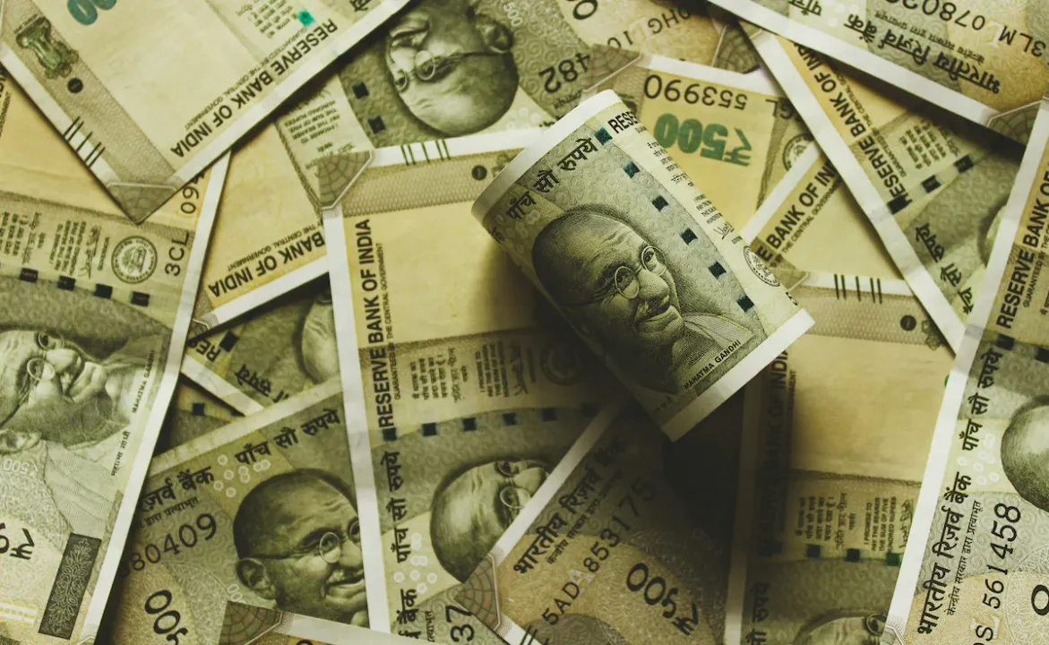  ₹1,100 Crore cash, gold seized during 2024 elections, 3x the 2019 amount