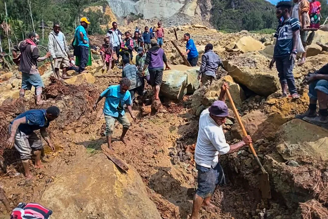  Papua New Guinea landslide buries over 2,000 people